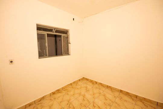 Sala de casa à venda com 2 quartos, 180m² em Tupi, Belo Horizonte