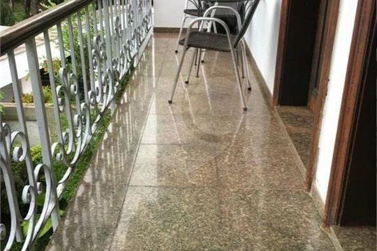 Casa à venda com 4 quartos, 296m² em Jardim Leonor Mendes de Barros, São Paulo