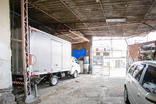 Garagem de casa à venda com 2 quartos, 300m² em Vila Lia, Diadema