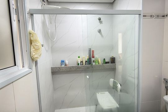 Banheiro de apartamento à venda com 2 quartos, 82m² em Brás, São Paulo