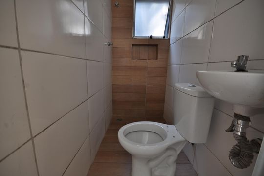 Banheiro de apartamento para alugar com 1 quarto, 42m² em Parque Edu Chaves, São Paulo