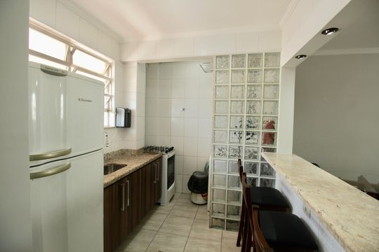 Cozinha e Área de Serviço de apartamento para alugar com 1 quarto, 65m² em José Menino, Santos