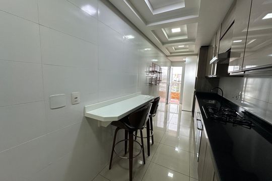 Cozinha de apartamento para alugar com 2 quartos, 105m² em Vila Valenca, São Vicente