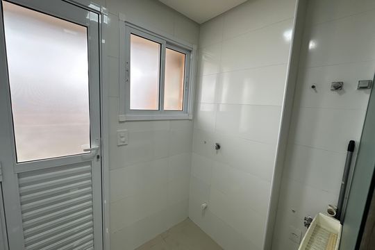 Área de Serviço de apartamento para alugar com 2 quartos, 105m² em Vila Valenca, São Vicente
