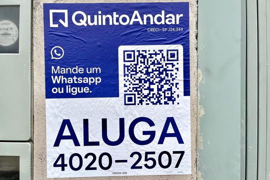 Plaquinha instalada  de casa para alugar com 2 quartos, 70m² em Vila do Encontro, São Paulo