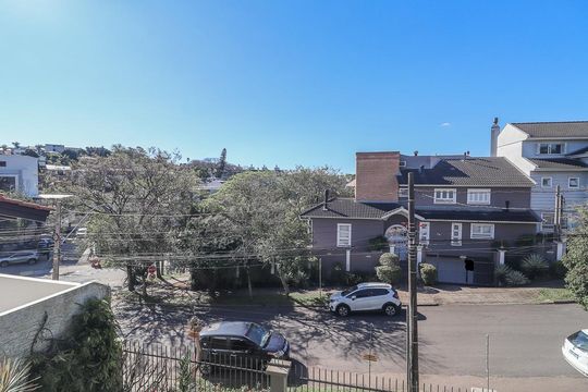 Vista de casa à venda com 5 quartos, 246m² em Chácara das Pedras, Porto Alegre