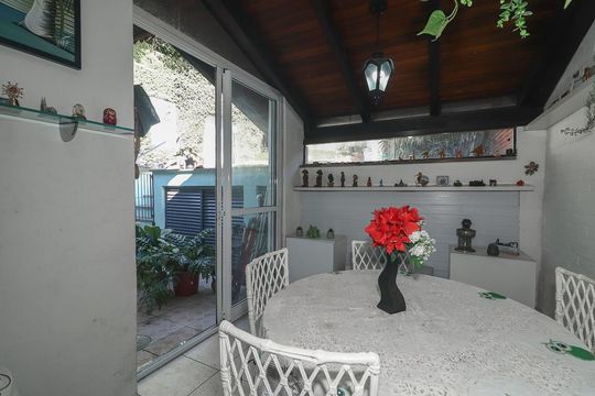 Copa de casa à venda com 5 quartos, 246m² em Chácara das Pedras, Porto Alegre