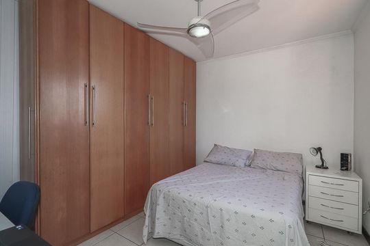 Quarto 5 de casa à venda com 5 quartos, 246m² em Chácara das Pedras, Porto Alegre