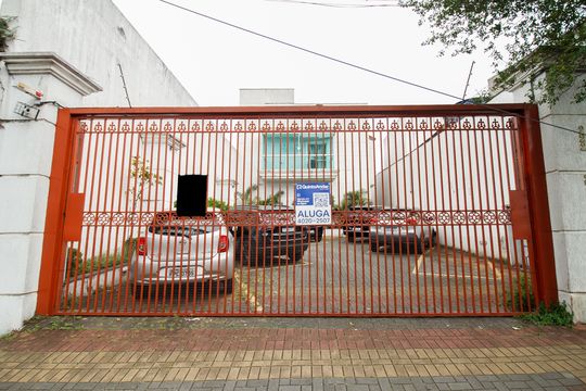 Placa de casa de condomínio para alugar com 2 quartos, 65m² em Guaiauna, São Paulo