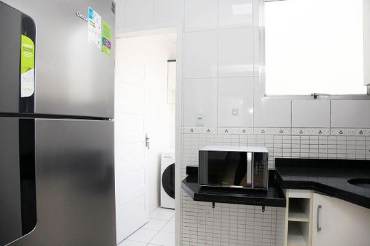 Cozinha + Área de Serviço  de kitnet/studio para alugar com 1 quarto, 48m² em Cidade Baixa, Porto Alegre