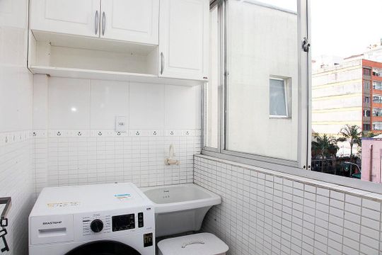 Cozinha + Área de Serviço  de kitnet/studio para alugar com 1 quarto, 48m² em Cidade Baixa, Porto Alegre