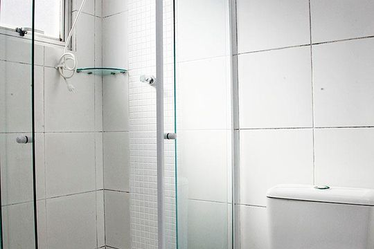 Banheiro de kitnet/studio para alugar com 1 quarto, 48m² em Cidade Baixa, Porto Alegre