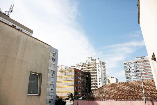 Cozinha + Área de Serviço Vista de kitnet/studio para alugar com 1 quarto, 48m² em Cidade Baixa, Porto Alegre