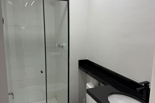 Banheiro de apartamento para alugar com 2 quartos, 49m² em Vila Prel, São Paulo