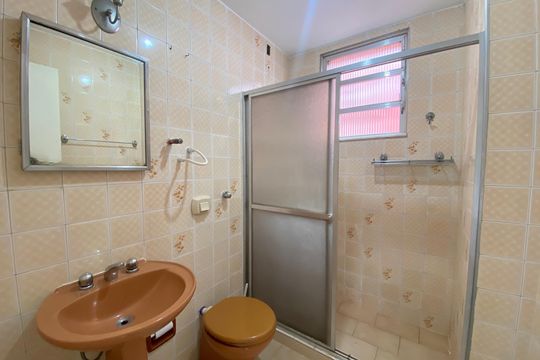 Banheiro de apartamento para alugar com 1 quarto, 45m² em Piedade, Rio de Janeiro