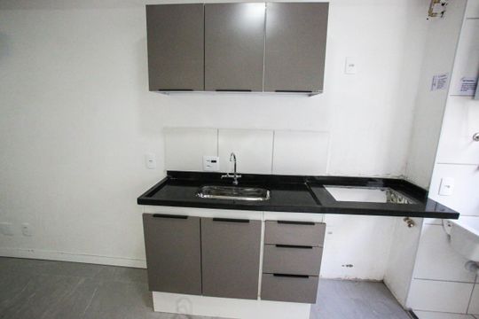 Cozinha de apartamento para alugar com 2 quartos, 37m² em Taquara, Rio de Janeiro