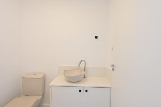 Lavabo de apartamento para alugar com 2 quartos, 77m² em Parque Imperial, São Paulo