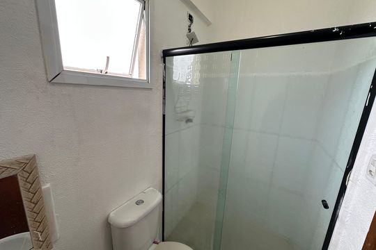 Banheiro de apartamento para alugar com 2 quartos, 64m² em Vila Nossa Senhora de Fatima, São Vicente