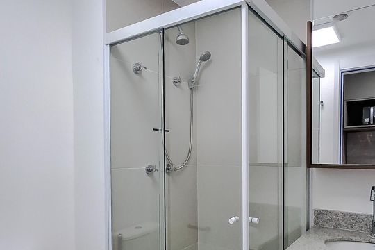 Banheiro de kitnet/studio para alugar com 1 quarto, 26m² em Sacomã, São Paulo