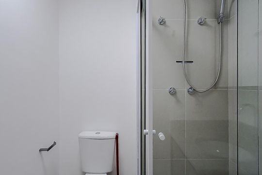 Banheiro de kitnet/studio para alugar com 1 quarto, 26m² em Sacomã, São Paulo