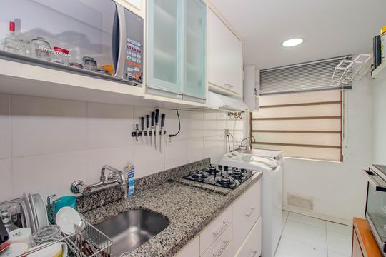 Cozinha e Área de Serviço de apartamento para alugar com 2 quartos, 49m² em Rubem Berta, Porto Alegre