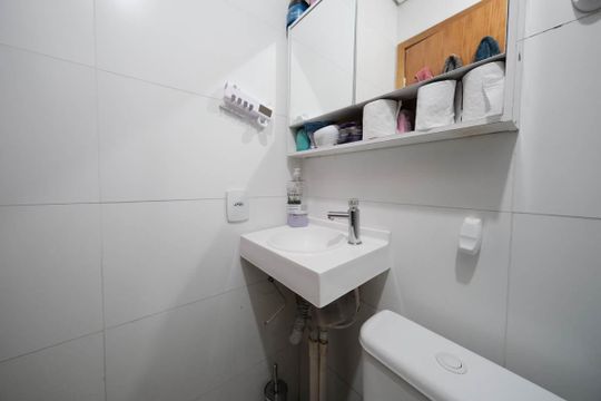 Banheiro de apartamento à venda com 2 quartos, 37m² em Parque Paineiras, São Paulo