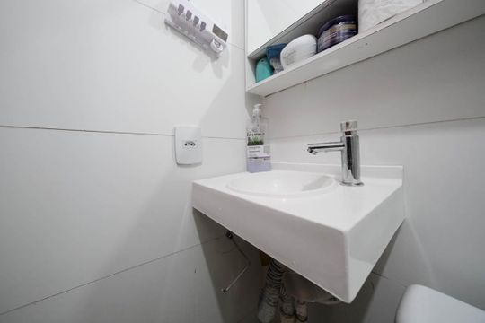 Banheiro de apartamento à venda com 2 quartos, 37m² em Parque Paineiras, São Paulo