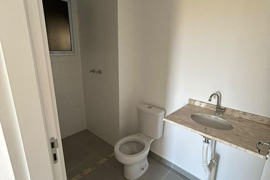 Banheiro de apartamento para alugar com 2 quartos, 53m² em Medeiros, Jundiaí
