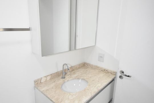 Banheiro de apartamento para alugar com 2 quartos, 53m² em Medeiros, Jundiaí