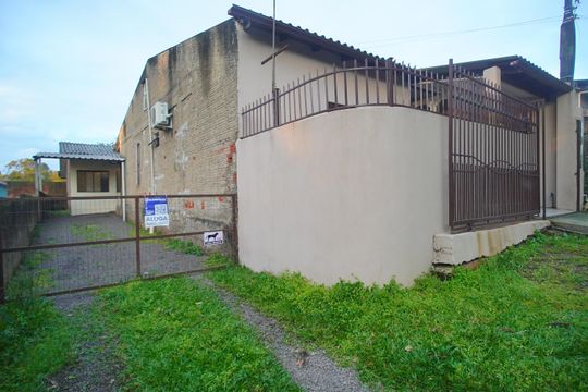 fachada de casa para alugar com 2 quartos, 52m² em Boa Vista, São Leopoldo