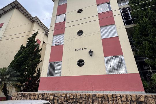 Fachada do bloco de apartamento para alugar com 3 quartos, 72m² em Granja Viana Ii, Cotia
