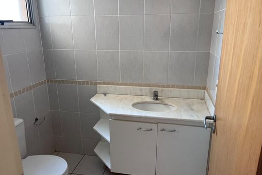 Banheiro de apartamento para alugar com 1 quarto, 51m² em Centro, Ribeirão Preto