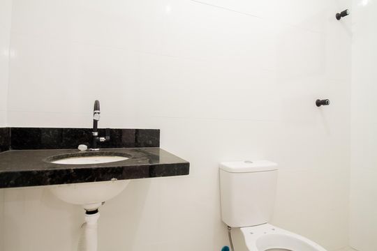 Banheiro de kitnet/studio à venda com 1 quarto, 25m² em Vila Carrão, São Paulo