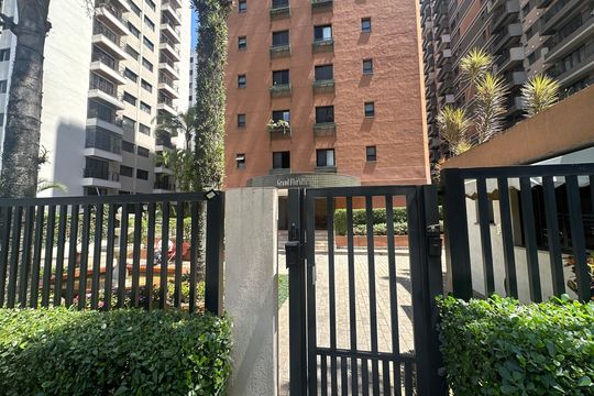 Fachada e portaria de apartamento para alugar com 3 quartos, 84m² em Alphaville, Barueri