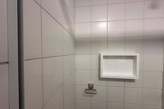 Banheiro Social de apartamento para alugar com 3 quartos, 84m² em Alphaville, Barueri