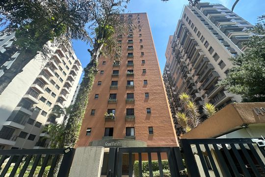 Fachada de apartamento para alugar com 3 quartos, 84m² em Alphaville, Barueri