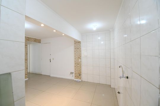 Sala/Cozinha de kitnet/studio à venda com 1 quarto, 47m² em Bacacheri, Curitiba
