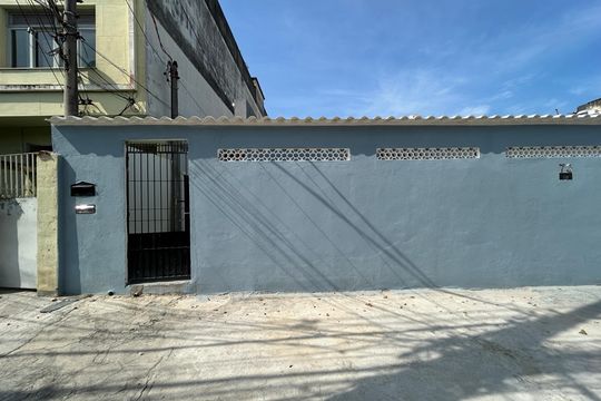 Fachada de casa para alugar com 1 quarto, 35m² em Madureira, Rio de Janeiro