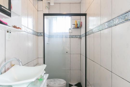 Banheiro  de apartamento para alugar com 2 quartos, 50m² em Conjunto Residencial José Bonifácio, São Paulo