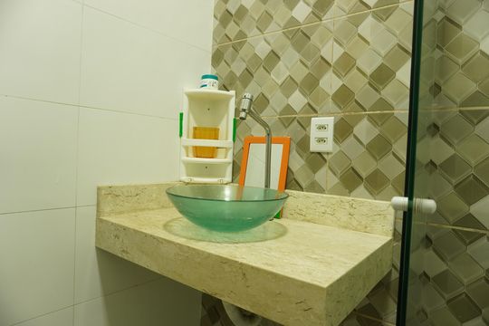 Quarto 1 Suíte - Banheiro de casa para alugar com 2 quartos, 90m² em Centro, São Carlos