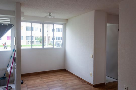Sala de apartamento para alugar com 2 quartos, 41m² em Santa Cruz, Rio de Janeiro