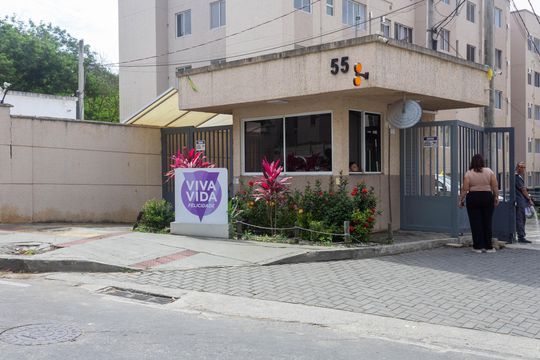 Fachada do condomínio de apartamento para alugar com 2 quartos, 41m² em Santa Cruz, Rio de Janeiro
