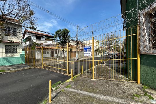 Entrada de casa para alugar com 1 quarto, 35m² em Madureira, Rio de Janeiro