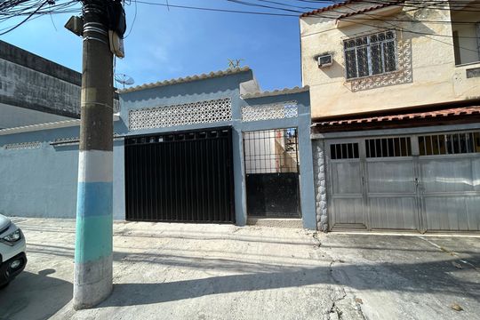 Fachada de casa para alugar com 1 quarto, 35m² em Madureira, Rio de Janeiro