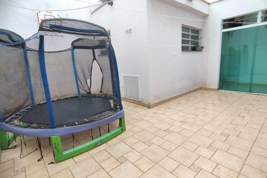 Área externa de casa à venda com 3 quartos, 271m² em Santo Antônio, São Caetano do Sul