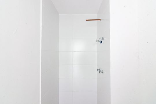 Banheiro de kitnet/studio à venda com 1 quarto, 32m² em Pinheiros, São Paulo