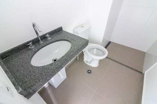 Banheiro de kitnet/studio à venda com 1 quarto, 31m² em Pinheiros, São Paulo