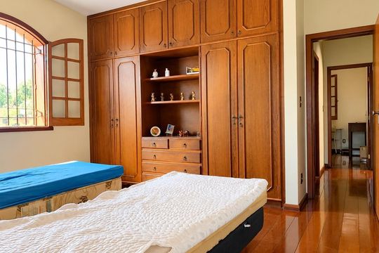 Quarto 2 de casa para alugar com 3 quartos, 386m² em Palmares, Belo Horizonte