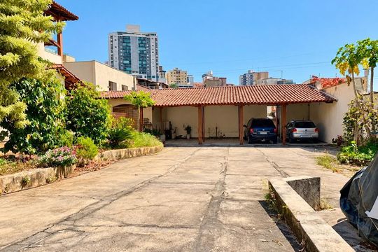 Área externa de casa para alugar com 3 quartos, 386m² em Palmares, Belo Horizonte