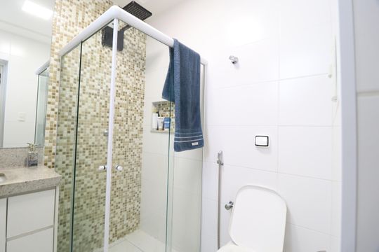 Banheiro do Quarto 2 de apartamento para alugar com 2 quartos, 77m² em Jardim Finotti, Uberlândia